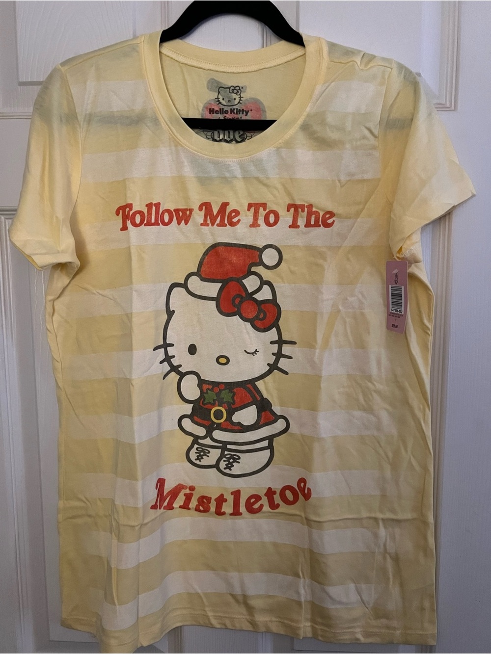 Hello Kitty Women’s Torrid Size 1 Yellow Holiday Graphic Tee. NWT. Lightweight.